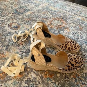 Matisse coconut lace up sandal. Never worn. See pics.